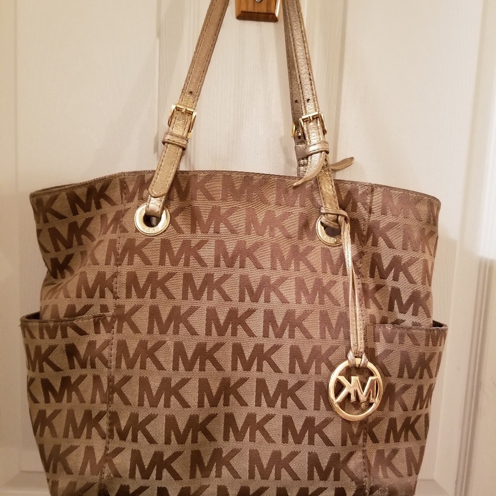 Authentic Michael Kors purse NWT